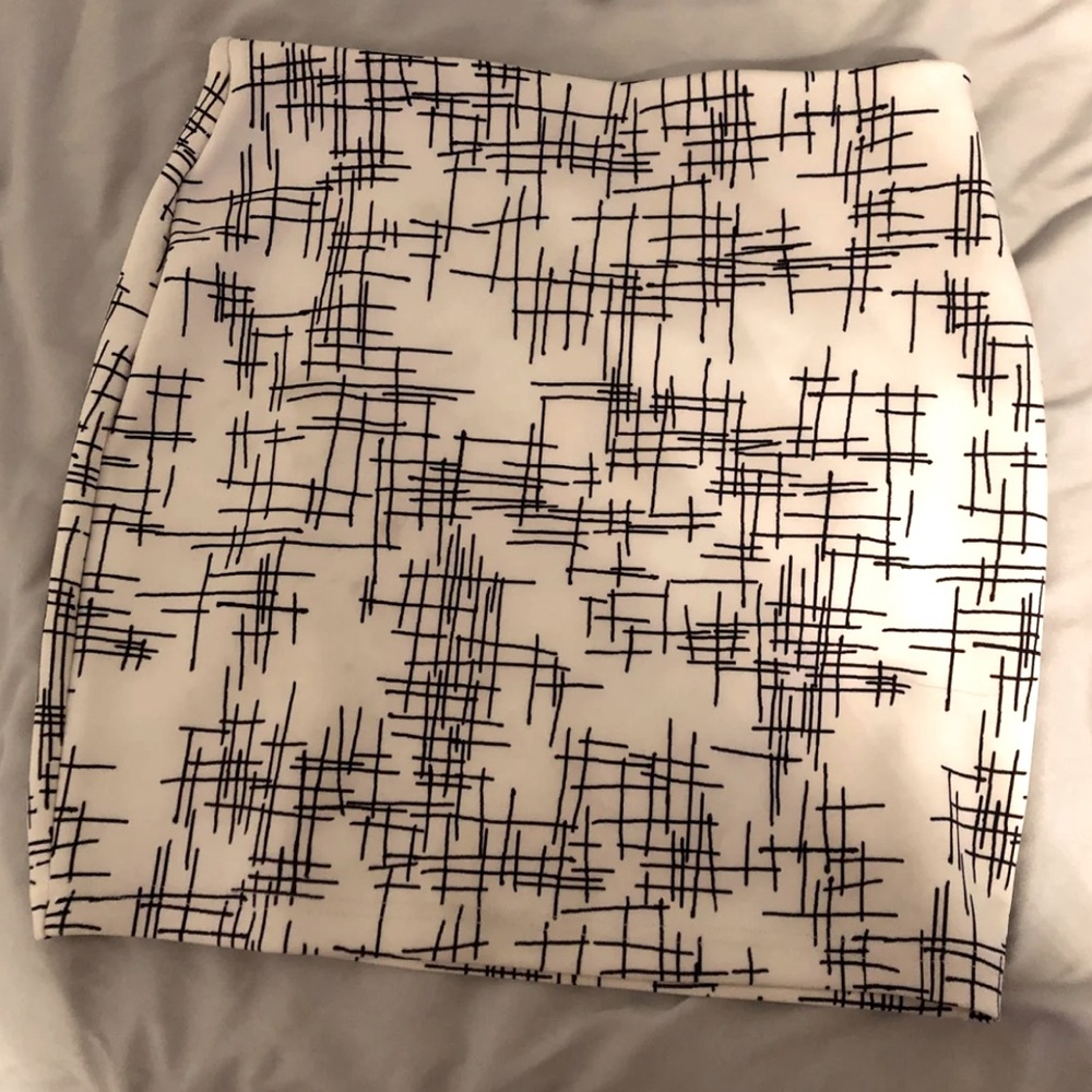 Forever 21 White Patterned Mini Skirt